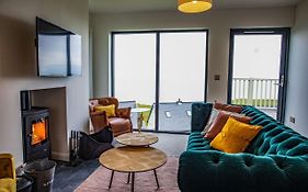 2 Bed Penthouse Apartment - 6 Plas